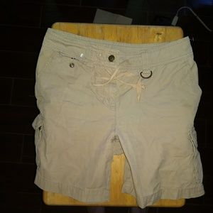 Women's Size 6 khaki shorts!